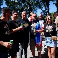 Gradonačelnik Sinja Miro Bulj fotografirao se s obožavateljima Thompsona