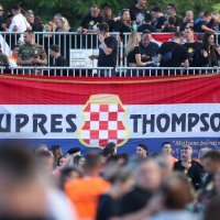 Sinj: Thompsonovi obožavatelji čekaju početak koncerta na hipodromu