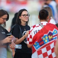 Sinj: Thompsonovi obožavatelji čekaju početak koncerta na hipodromu