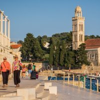 Večernja atmosfera u gradu Hvaru