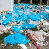 Smeće u okolici Hipodroma mjesec dana nakon Thompsonovog koncerta