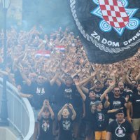 Mimohod navijača u Kninu