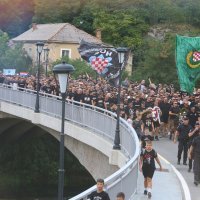 Mimohod navijača u Kninu