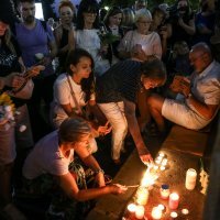 Građani Beograda odali počast Arsenu, Matiji i Gabi Novak