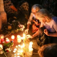 Građani Beograda odali počast Arsenu, Matiji i Gabi Novak