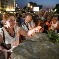 Građani Beograda odali počast Arsenu, Matiji i Gabi Novak