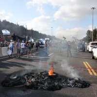 Prosvjednici u Izraelu zaustavili promet autocestom