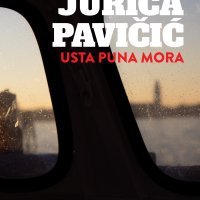 Usta puna mora, Stilus