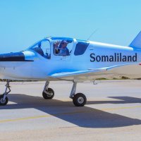 Somalilandski predsjednik Abdi pozdravlja okupljene na aerodromu Egli