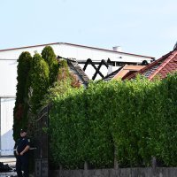 Alaginci: Požar u garaži tvrtke Color Emajl u kojoj su izgorjeli skupocjeni automobili vlasnika tvrtke.