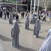 Perfomans na Trgu bana Jelačića kao najava predstave 'Sigurna kuća' u Gavelli'