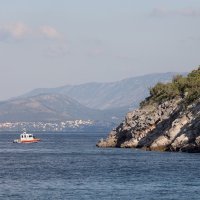 Izvlačenje auta koji je sletio u more kod Sinja