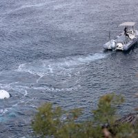 Izvlačenje auta koji je sletio u more kod Sinja