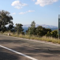 Izvlačenje auta koji je sletio u more kod Sinja