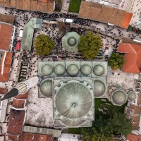 Sarajevo: Pogled iz zraka na dženazu za Halida Bešlića u Gazi Husrev-begovoj džamiji