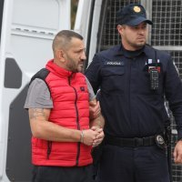 Privođenje dvojice osumnjičenih za pljačku zaštitarskih kombija