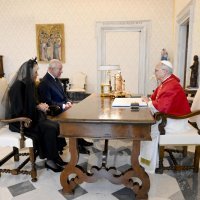 Kralj Charles i kraljica Camilla u posjeti papi Lavu