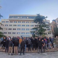 Torcida pod prozorom Blaženka Bobana