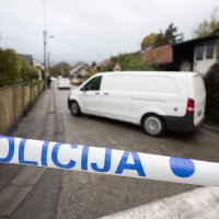 Policija obavlja očevid nakon sukoba u kojem je ubijen muškarac