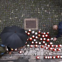 Građani pale svijeće nakon tragedije u Novom Mestu.