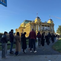 Gužva ispred zagrebačkog HNK za 'Orašara'