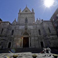 Dezinfekcija zbirke sv. Januarija u Napulju tijekom pandemije koronavirusa