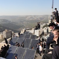 Deseci tisuća ultraortodoksnih Židova na ulicama Jeruzalema