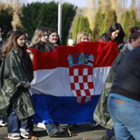 Na Ovčari održan mimohod i komemorativni program