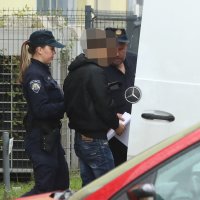 Privođenje tinejdžera koji su zapalili Vjesnik