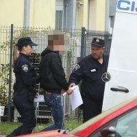 Privođenje tinejdžera koji su zapalili Vjesnik