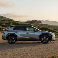 Toyota bZ4X AWD Precious Metal