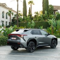 Toyota bZ4X AWD Precious Metal