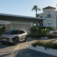 Toyota bZ4X AWD Precious Metal