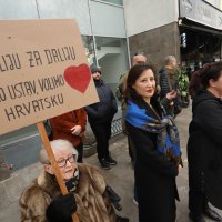 Prosvjed ispred stana Dalije Orešković