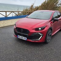 Renault Clio full hybrid E-tech esprit Alpine - Absolute Red crvena boja