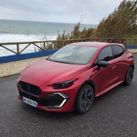 Renault Clio full hybrid E-tech esprit Alpine - Absolute Red crvena boja