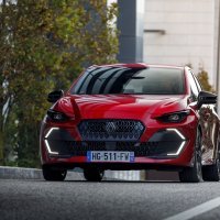 Renault Clio full hybrid E-tech esprit Alpine - Absolute Red crvena boja