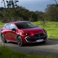 Renault Clio full hybrid E-tech esprit Alpine - Absolute Red crvena boja