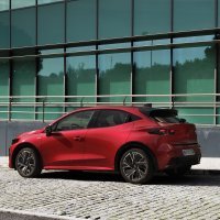 Renault Clio full hybrid E-tech esprit Alpine - Absolute Red crvena boja