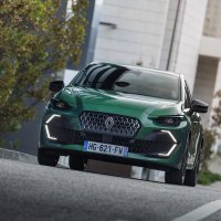 Renault Clio full hybrid E-tech techno - Absolute Green zelena boja