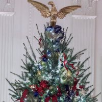 Bijela kuća blagdansko uređenje