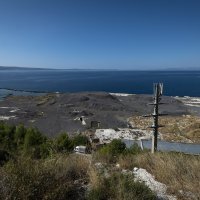 Dugi Rat: Ostaci bivše tvornice ferolegura