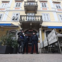 Rijeka: Žena umrla na stubištu, u stanu pronađen muškarac s ozljedama vrata