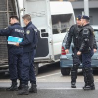 Uoči utakmice Dinama i Hajduka policija patrolira u Dubravi