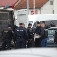 Uoči utakmice Dinama i Hajduka policija patrolira u Dubravi