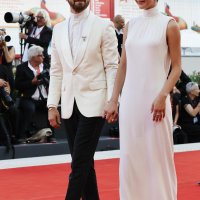 Justin Theroux i Nicole Brydon Bloom