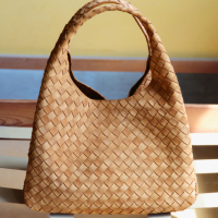 Torba Campana modne kuće Bottega Veneta