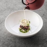 Kalbsbries, Sake Beurre blanc, getrocknete Kaviarbutter Restaurant JAN © Pieter D'Hoop