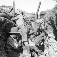 Australski vojnici pred jedan od mnogobrojnih neuspjelih juriša