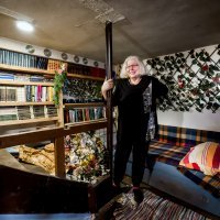 Dinka Juričić u galeriji